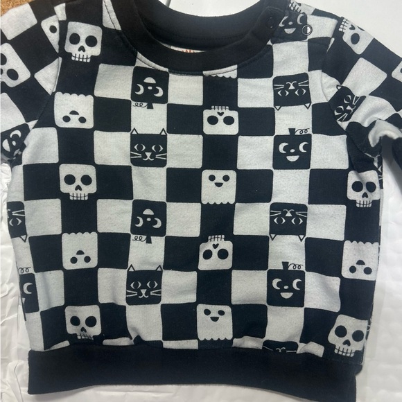 💫NWT Cat&Jack Two Piece with pumpkin and skeleton checkered set - Picture 4 of 8